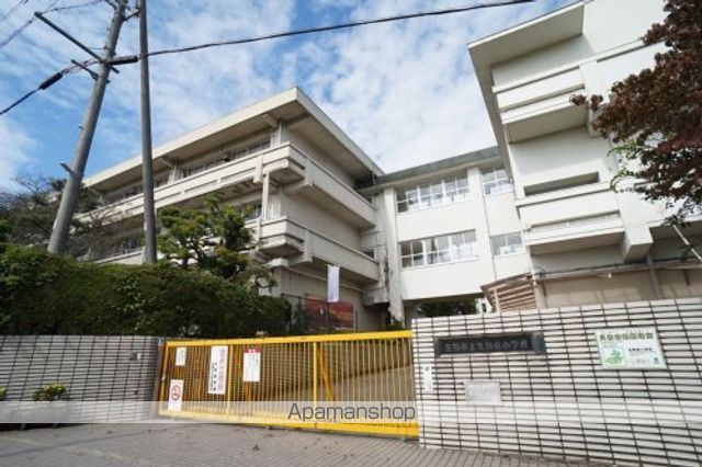 小学校　生駒南小学校（小学校）まで665m