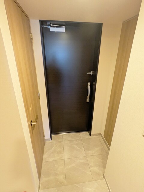 玄関　※同タイプ別室参考写真