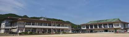 小学校　たつの市立揖西東小学校（小学校）まで1700m