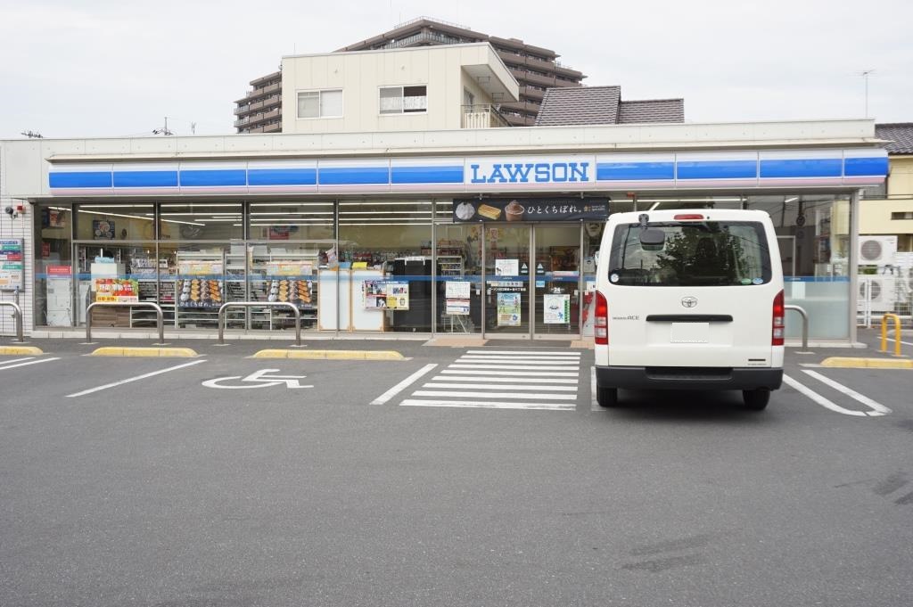 コンビニ　ローソン 川口南鳩ヶ谷六丁目店（コンビニ）まで208m