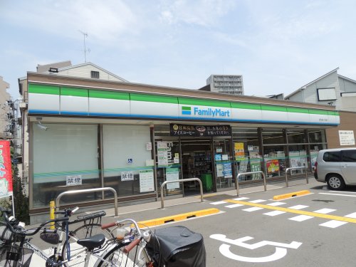 コンビニ　ファミリーマート 西九条三丁目店（コンビニ）まで162m