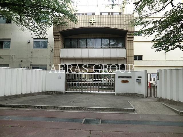 中学校　世田谷区立駒留中学校（中学校）まで883m