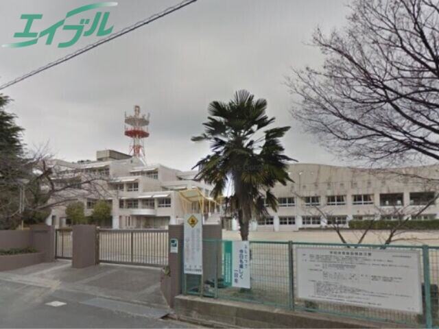 小学校　四日市市立中央小学校（小学校）まで649m
