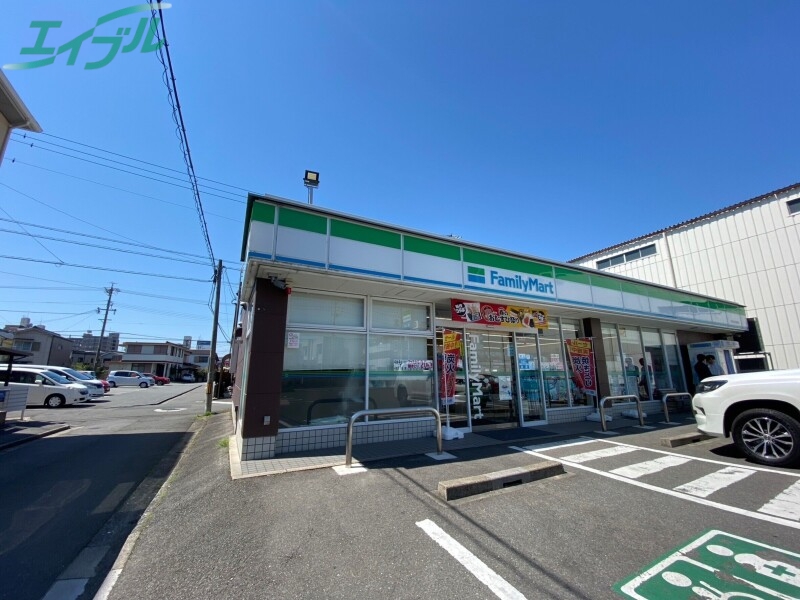 コンビニ　ファミリーマートJR四日市駅前店（コンビニ）まで809m
