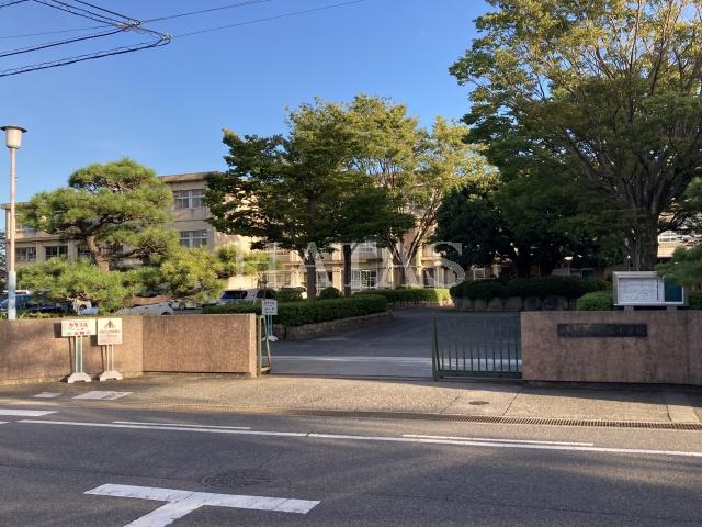 小学校　西尾市立鶴城小学校（小学校）まで635m
