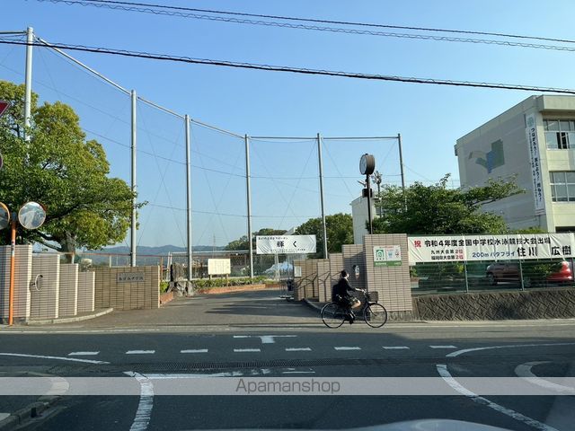中学校　春日市立中学校春日西中学校（中学校）まで673m