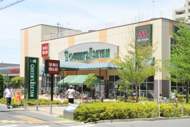 スーパー　クイーンズ伊勢丹杉並桃井店（スーパー）まで681m