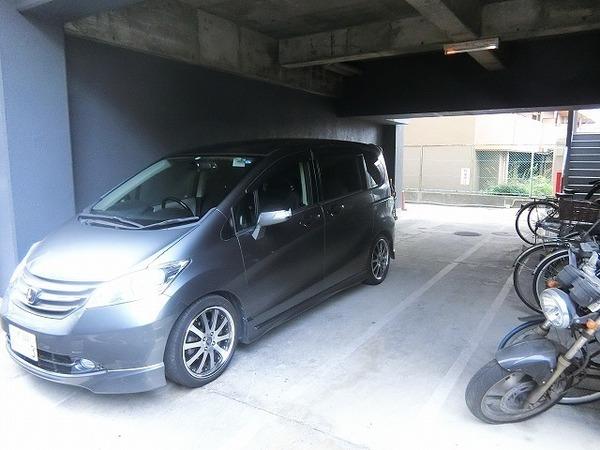 駐車場　敷地内駐車場！