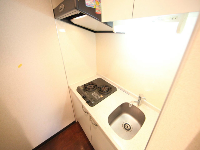 キッチン　システムキッチン（ガス2口）冷蔵庫・レンジ等ご用意できます