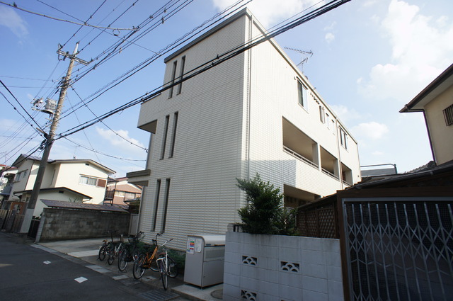 建物外観　防犯が気になる方におすすめのオートロック付です！
