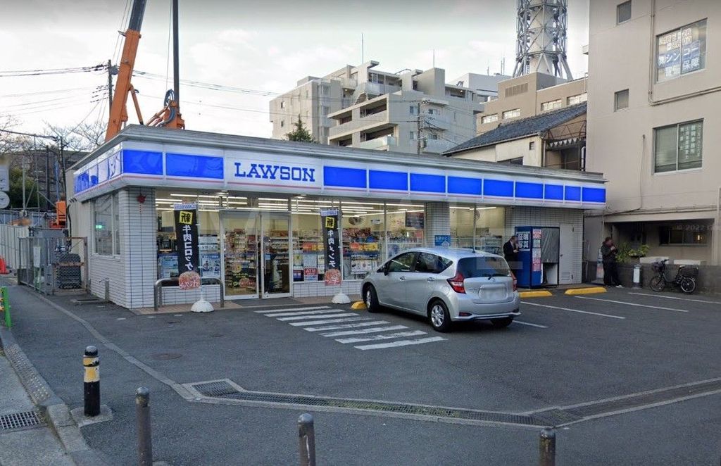コンビニ　ローソン藤沢朝日町店（コンビニ）まで70m