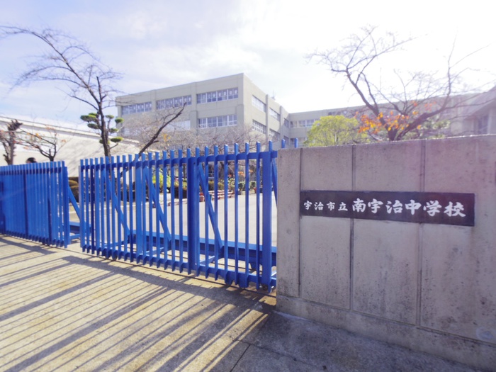 中学校　南宇治中学校（中学校）まで1100m