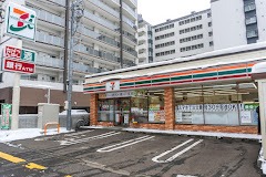 コンビニ　セブンイレブン札幌平岸2条7丁目店（コンビニ）まで229m