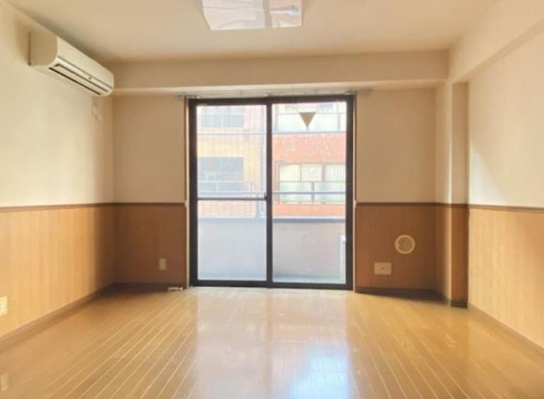 居室・リビング　※別部屋の参考写真です。