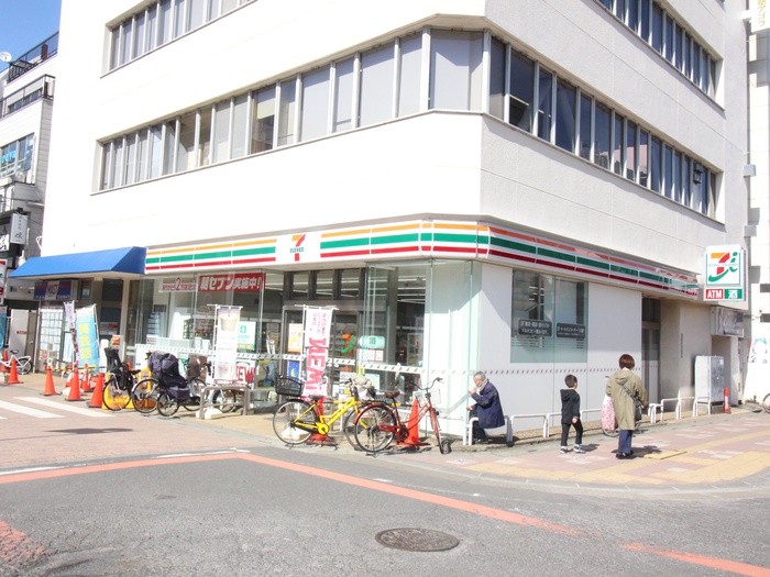 コンビニ　セブンイレブン（コンビニ）まで233m