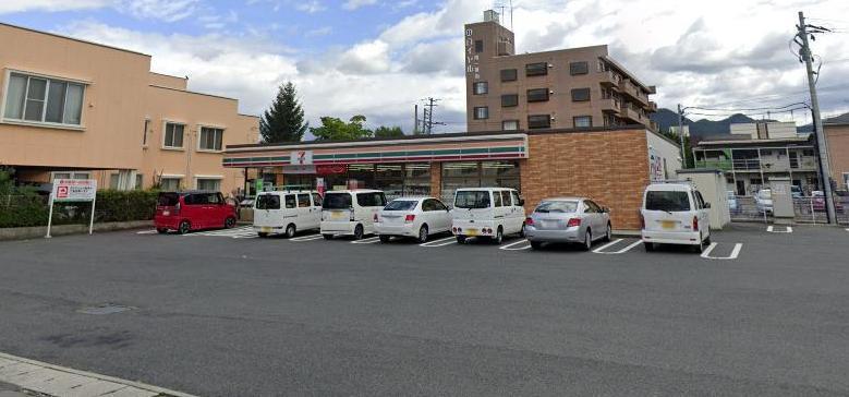 コンビニ　セブンイレブン（コンビニ）まで300m