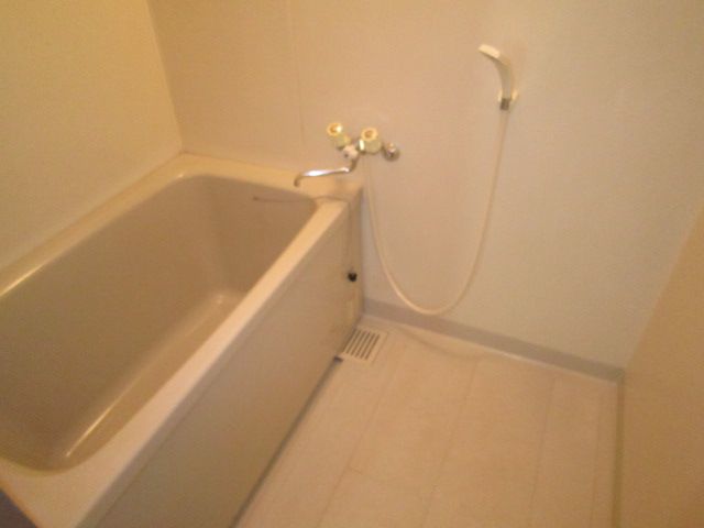 バス・シャワールーム　広いお風呂。