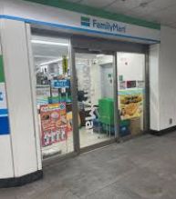 コンビニ　ファミリーマートTX浅草駅／S店（コンビニ）まで330m