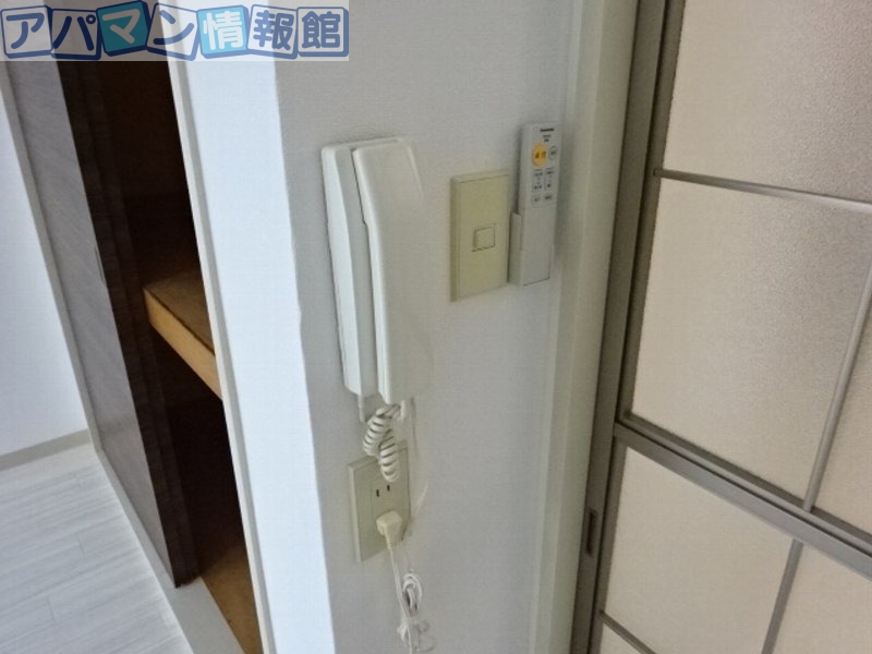 セキュリティ　モニタ付きインターホンに変更します。