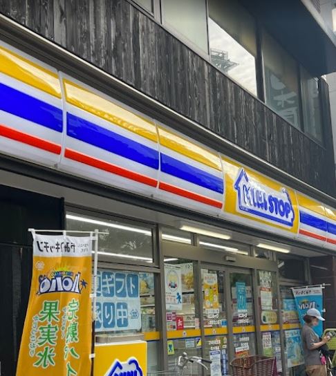 コンビニ　ミニストップ 三鷹駅北口店（コンビニ）まで363m