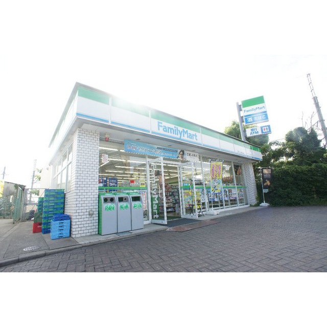 コンビニ　ファミリーマート近鉄久居駅前店（コンビニ）まで556m