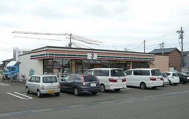 コンビニ　セブンイレブン燕南７丁目店（コンビニ）まで500m