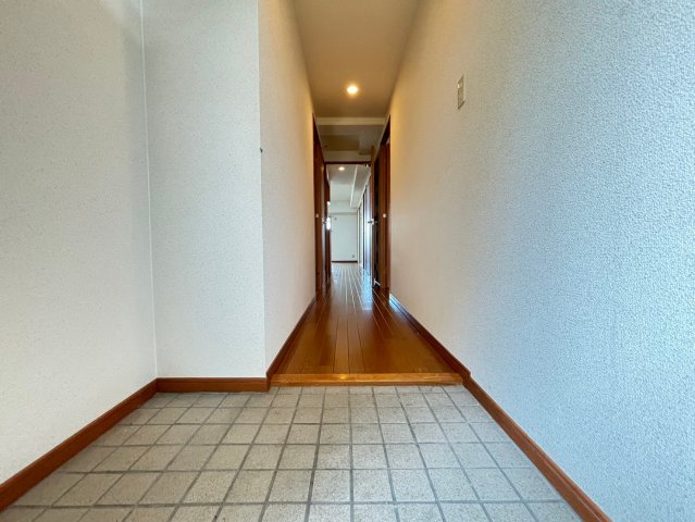 玄関　詳細は、RISUMO江坂本店までお問合せください♪