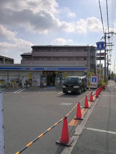 コンビニ　ローソン 新御堂筋上新田店（コンビニ）まで951m