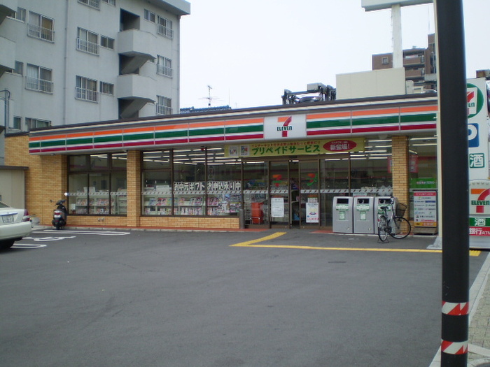 コンビニ　セブンイレブン（コンビニ）まで335m