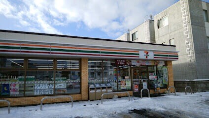 コンビニ　セブンイレブン札幌月寒東19丁目店（コンビニ）まで581m
