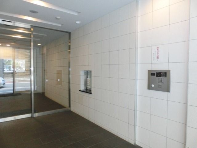 セキュリティ　オートロックのエントランス。