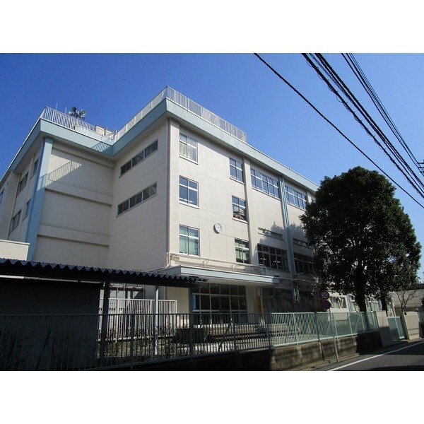 中学校　江戸川区立西葛西中学校（中学校）まで877m