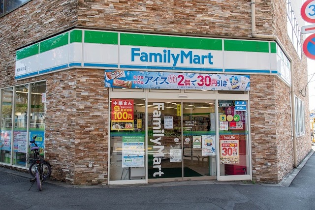 コンビニ　ファミリーマート福生駅前店（コンビニ）まで477m