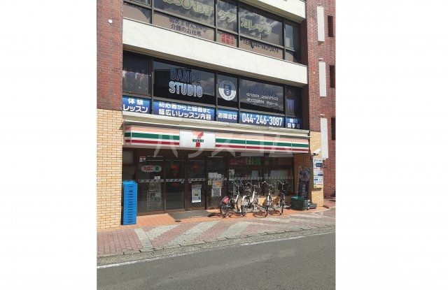 コンビニ　セブンイレブン 川崎駅北店（コンビニ）まで459m