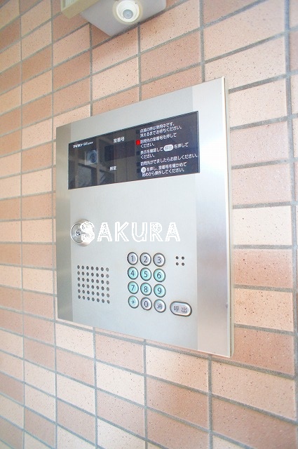 セキュリティ　不審者、勧誘員をシャットアウトできるオートロックです♪
