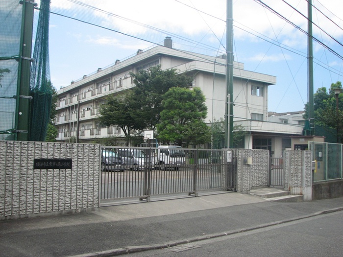 小学校　横浜市立東市ヶ尾小学校（小学校）まで519m