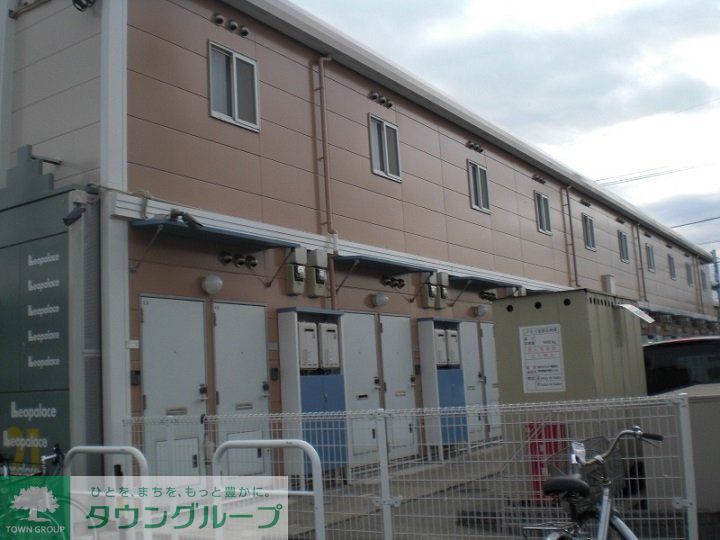 エントランス　設備・仕様は号室により異なる為、現況を優先致します。