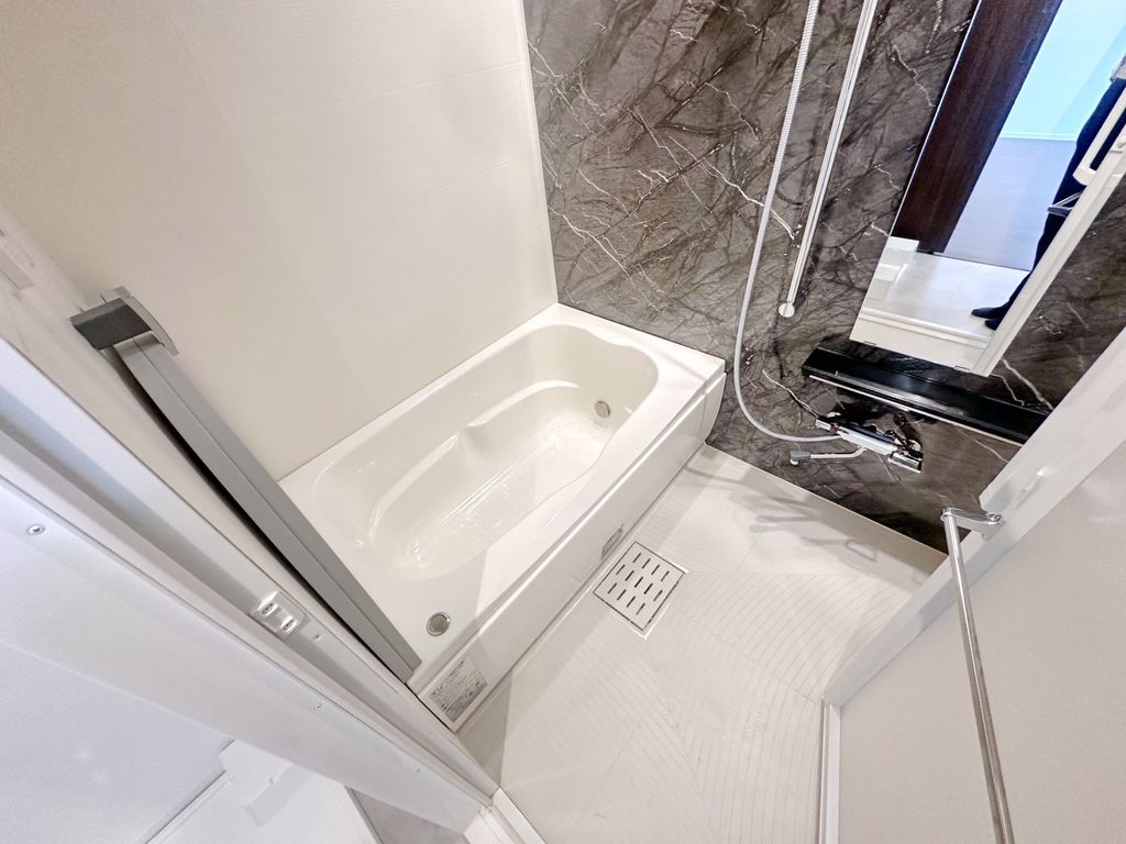 バス・シャワールーム　同物件別部屋写真