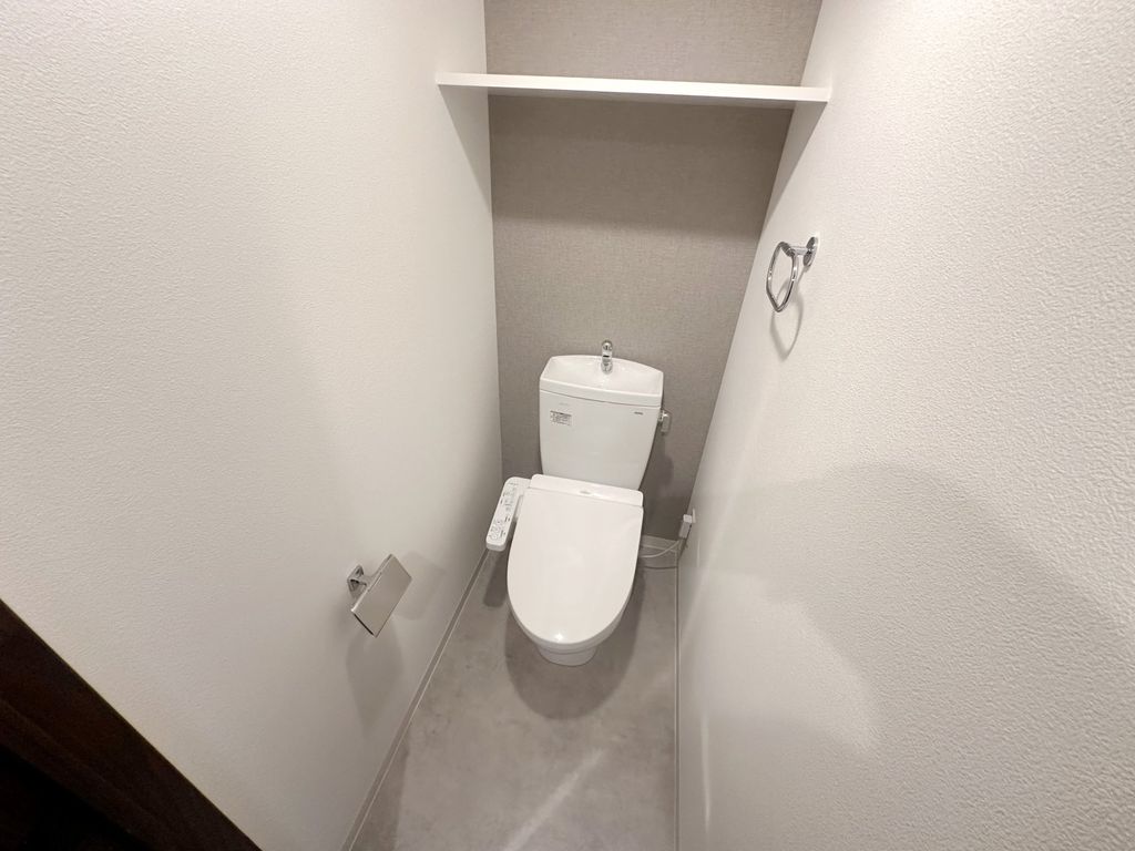 トイレ　同物件別部屋写真
