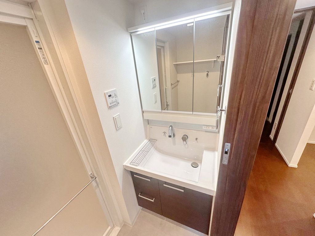 洗面設備　同物件別部屋写真