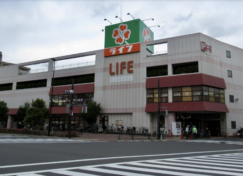 スーパー　ライフ千川駅前店（スーパー）まで305m