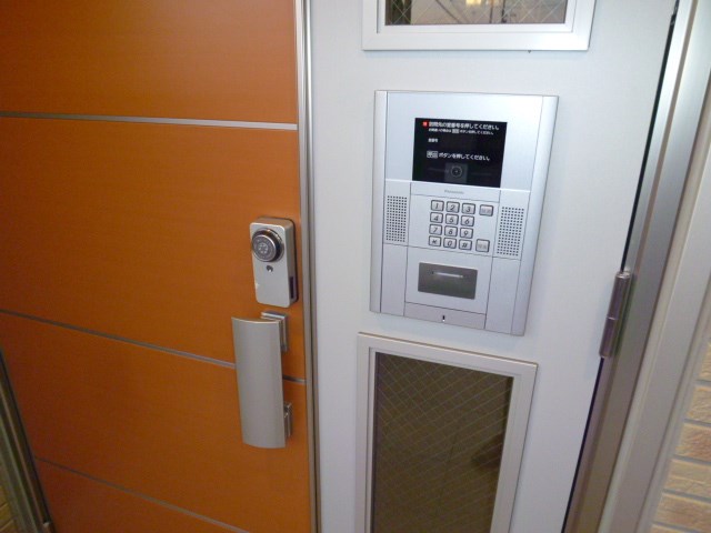 エントランス　お問い合わせはレーベンハウス北上尾店048-772-8202