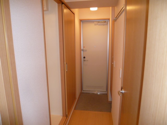 玄関　お問い合わせはレーベンハウス北上尾店048-772-8202