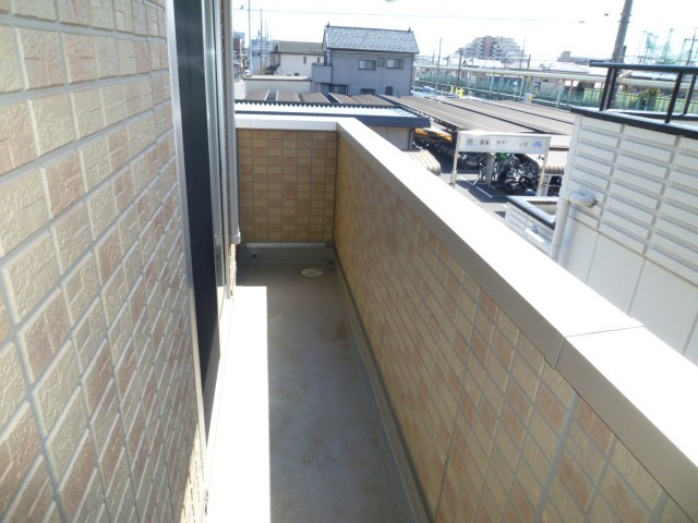 バルコニー　お問い合わせはレーベンハウス北上尾店048-772-8202