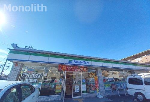 コンビニ　ファミリーマート 和泉箕形町二丁目店（コンビニ）まで98m