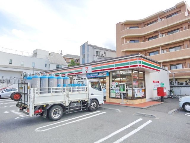 コンビニ　セブンイレブン八王子みなみ野シティ店（コンビニ）まで605m