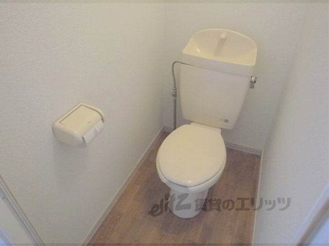 トイレ　広めで綺麗なトイレです