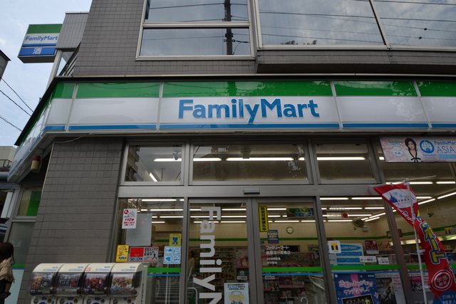 コンビニ　ファミリーマート（コンビニ）まで201m