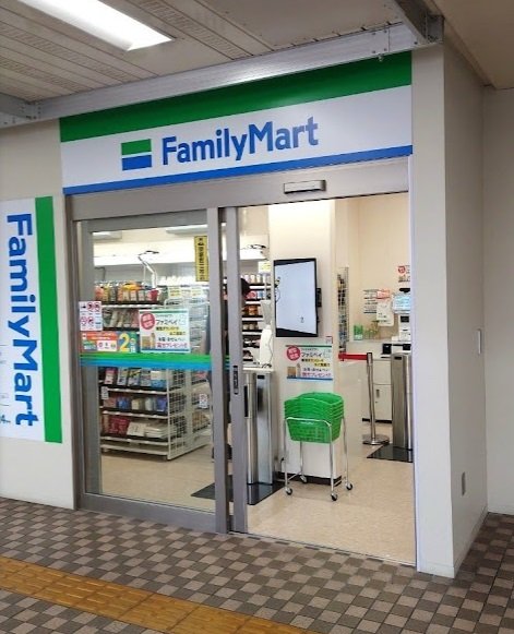 コンビニ　ファミリーマート　ＪＲ焼津駅／Ｓ店（コンビニ）まで500m