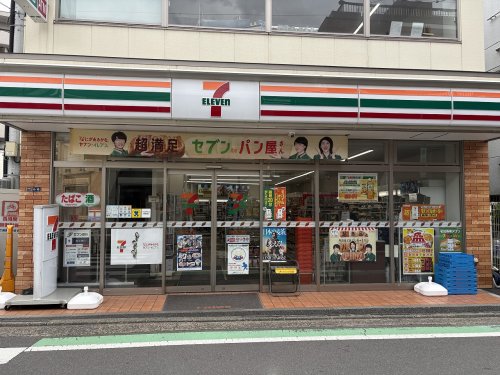 コンビニ　セブンイレブン 横浜大倉山3丁目店（コンビニ）まで582m